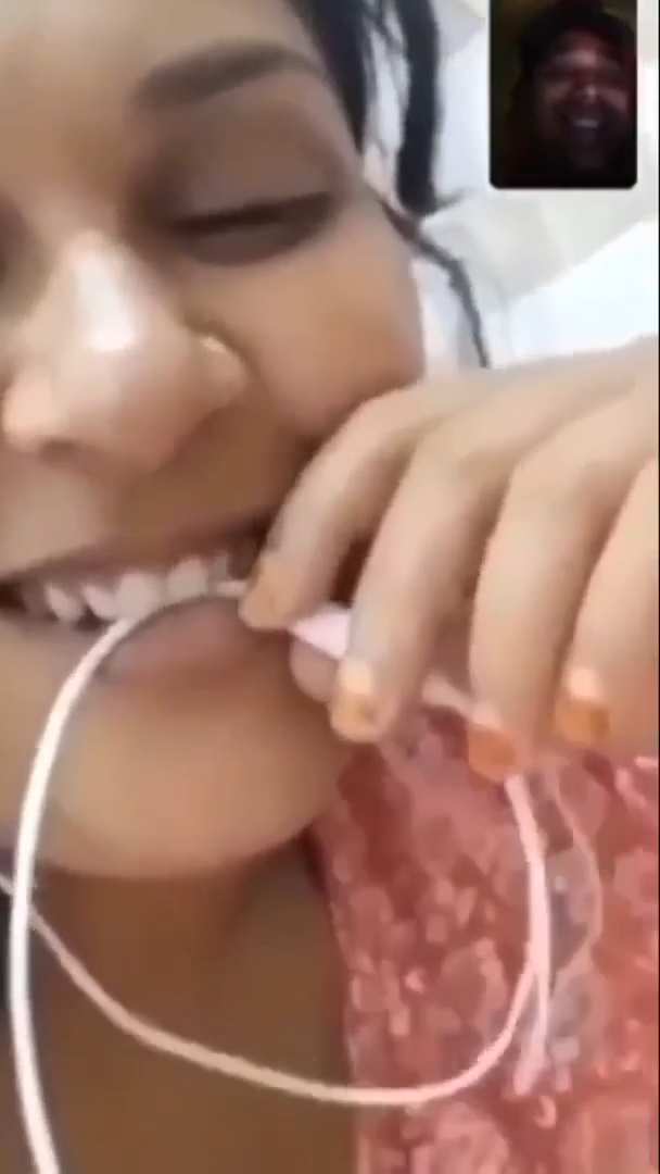 Bhabhi Sex Affair Video Call Showing Boobs To Secret Lover