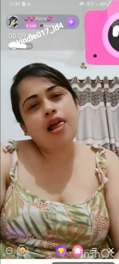 Chubby Lady Dancing And Showing Nude Long Boobs
