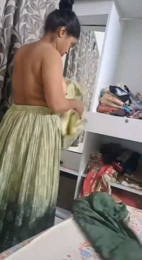 Mumbai Churchgate Road Apartment Bhabhi Dress Change