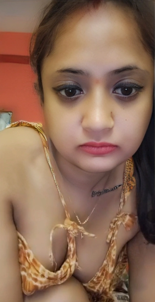 Bengali Bhabhi Teases with Deep Cleavage Showing Her Huge Boobs