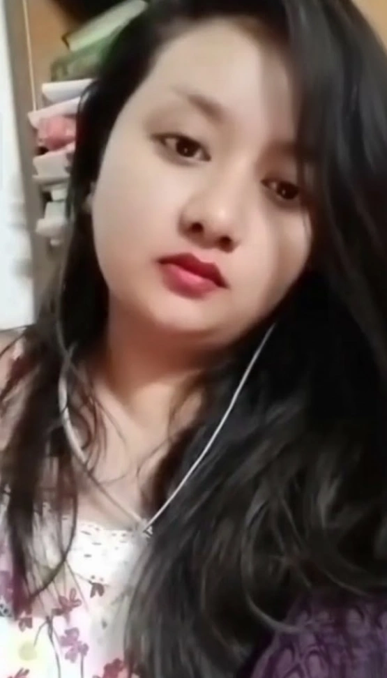 Bengali Girl Shows Big Boobs on Chamet