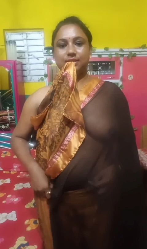 Bhabhi in Transparent Saree Boobs Leaked MMS Clip