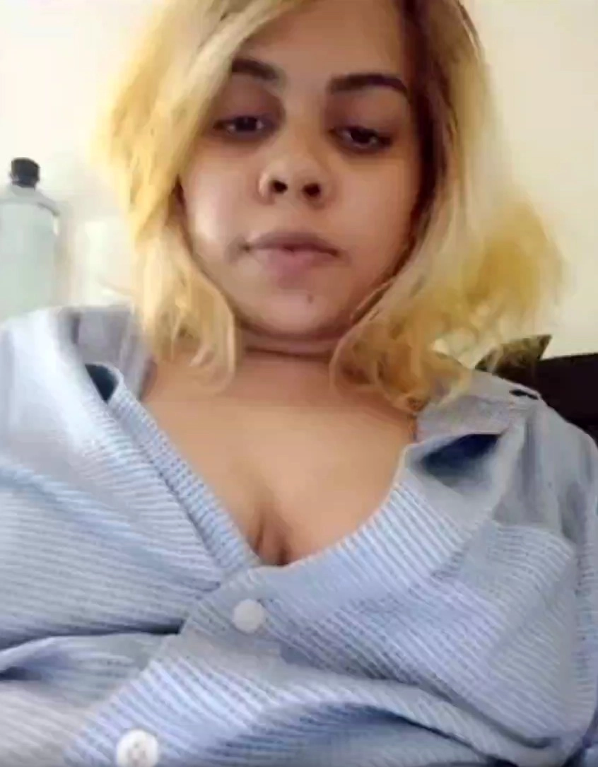 Blonde Cam Girl Shows Boobs and Fingering Pussy