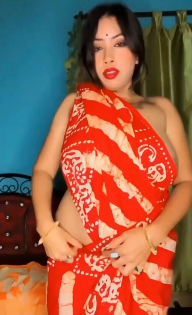 Bong Model Moumita Teases Big Boobs & Reveals Thick Ass Nude