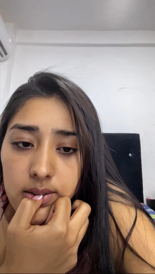 Chubby Cam Girl Nude Teasing & Big Boobs Out of Bra Video