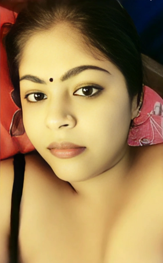 Desi Bhabhi Nude on Tango Teasing Her Boobs and Masturbating Live