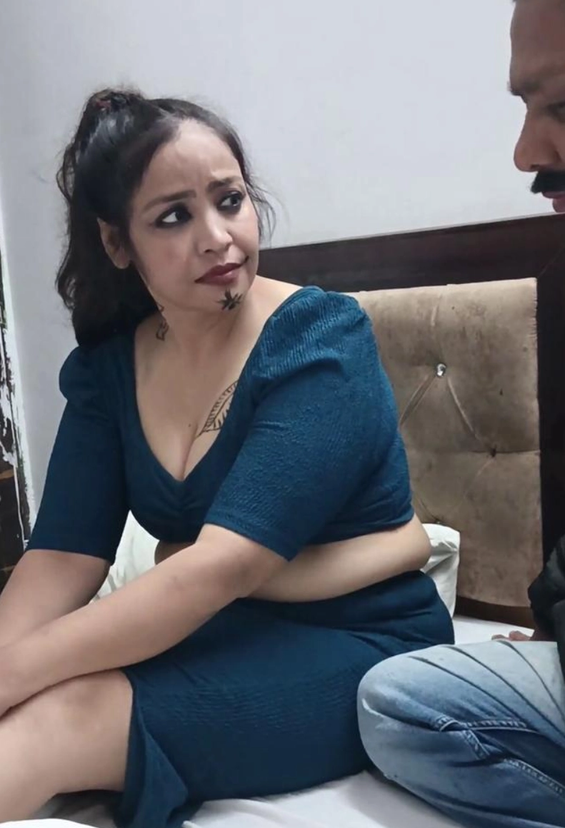 Desi Bhabhi Office Service Fully Nude Fucked Hard on Bed
