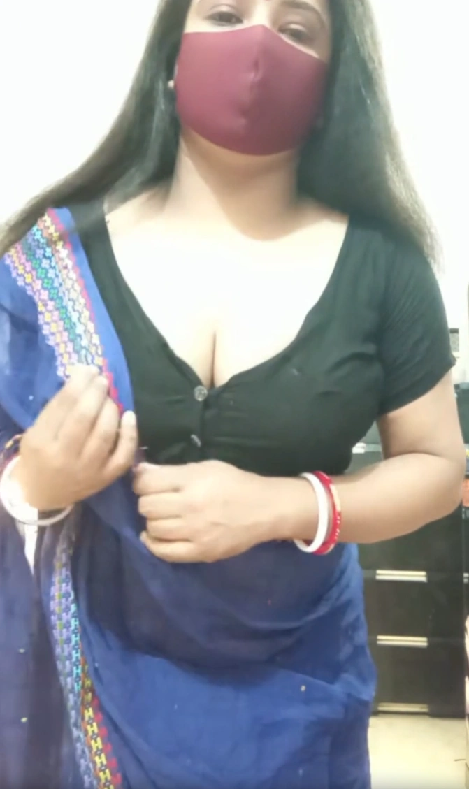 Desi Bhabhi Saree Boobs Press Live Cam