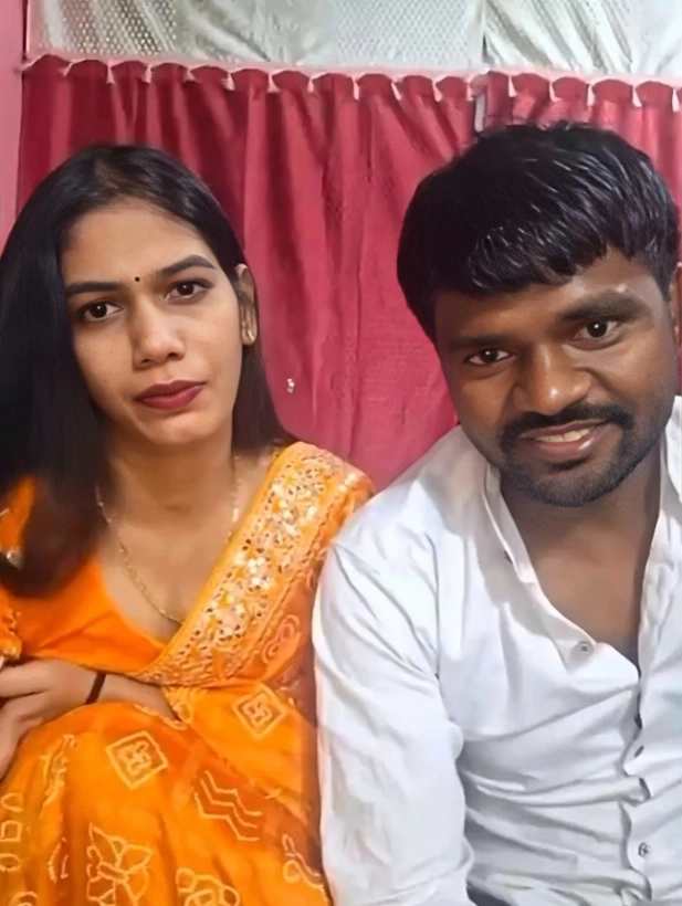 Desi Couple Live Sex Leaked Video Blowjob Fucking in Saree