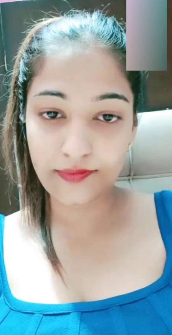 Desi Girlfriend Pressing Boobs on Chamet Live Show