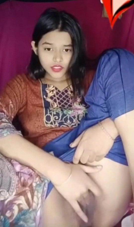 Desi Girlfriend Rubbing Pussy on Live Video Call
