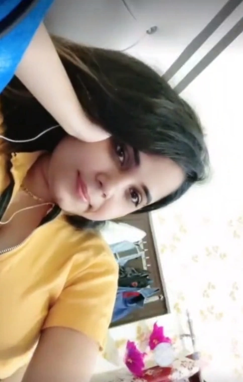 Desi Queen on Tango 121 Shows Soft Boobs and Fingers Her Wet Pussy