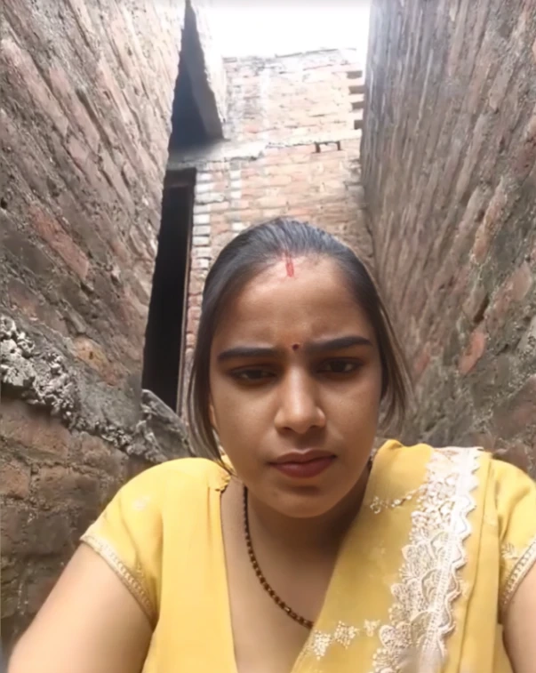 Desi Village Bhabhi XXX Boobs Out of Blouse