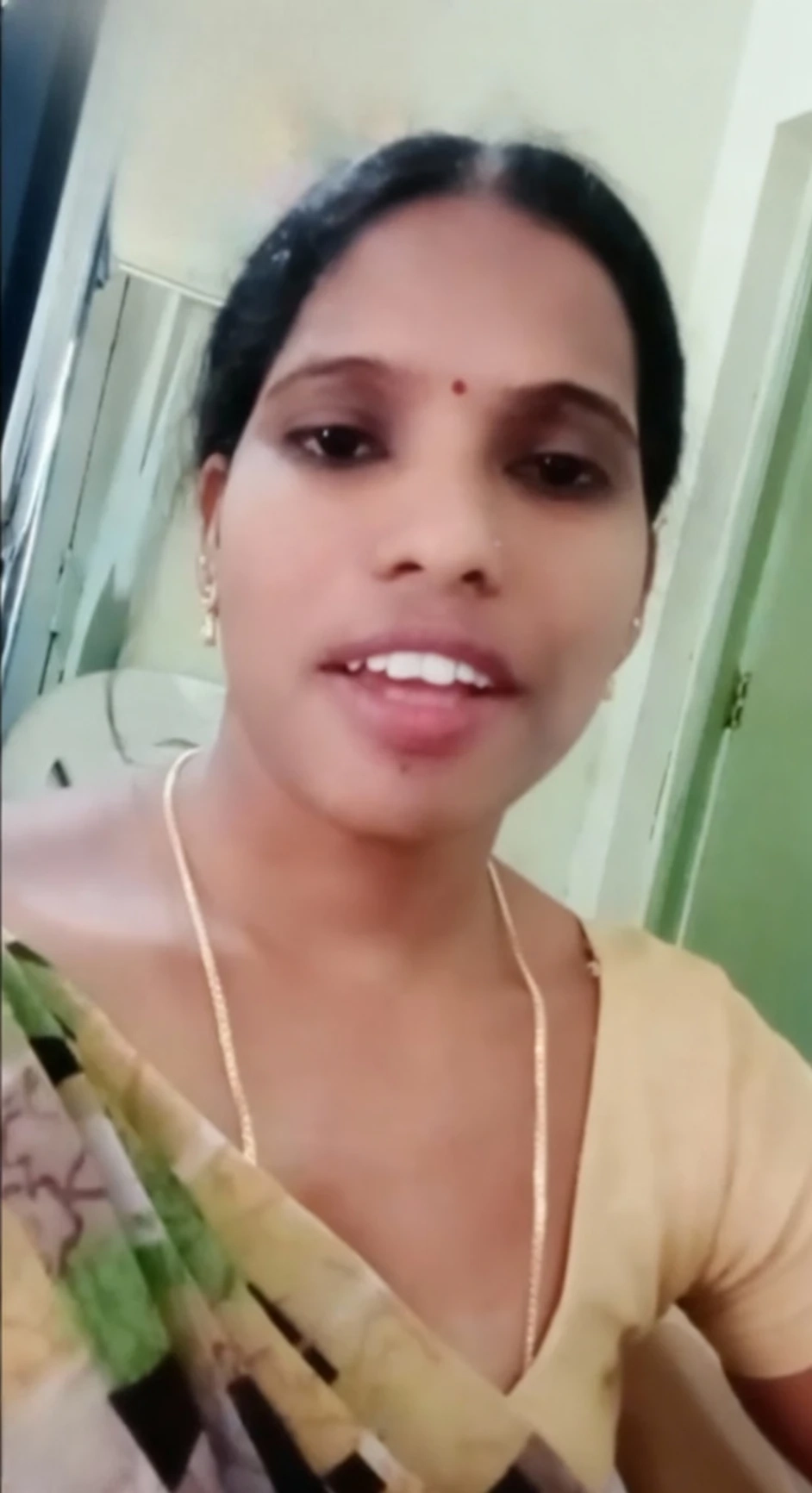 Desi Wife Nude Boobs and Pussy Spreading Video