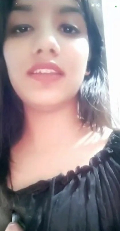 Girl Stripping on Chamet Live Showing Her Boobs