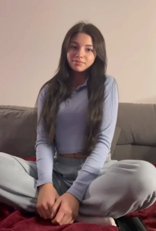 Horny Teen Girl Masturbates 10 Ways in Viral XXX Video