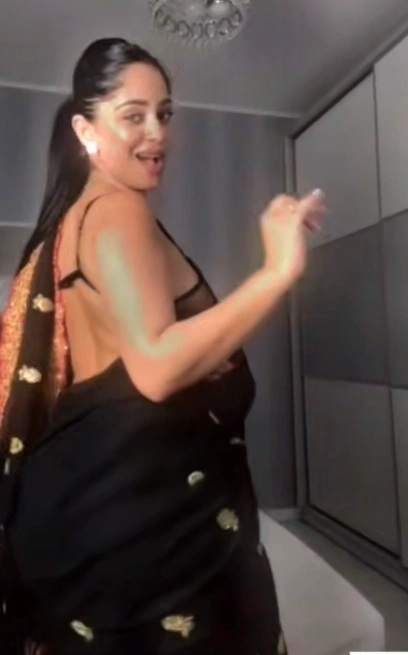 Hot Bhabhi Teasing in Saree, Nipples Show in Transparent Bra Leaked Video