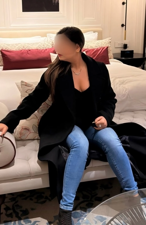 Jaslin Hotel Room Threesome Sex Video