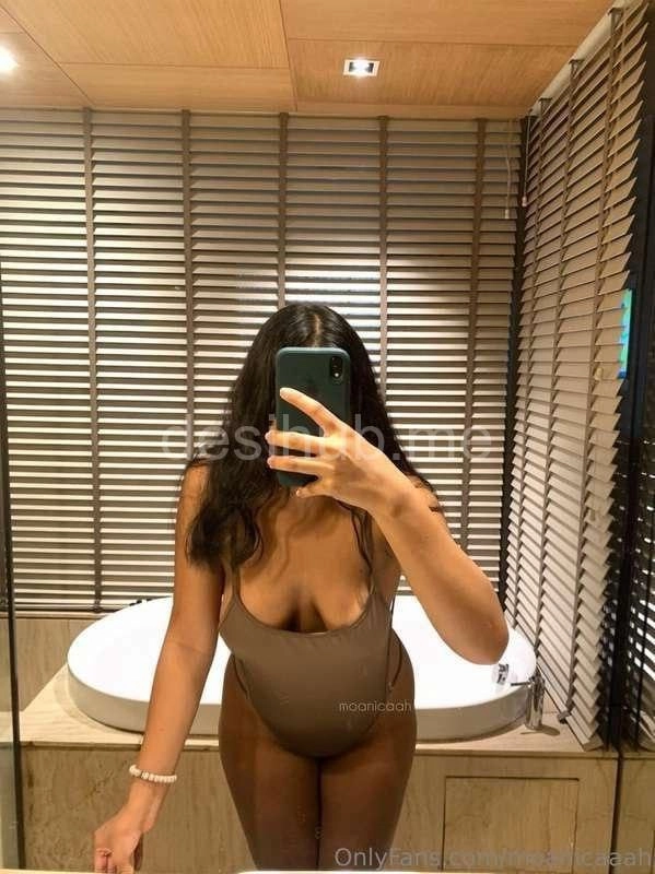 Sexy Figure Babe Nude Mirror Selfie Video