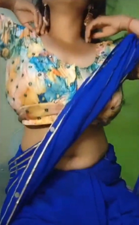 South Indian Bhabhi Strips Out of Saree Revealing Her Boobs
