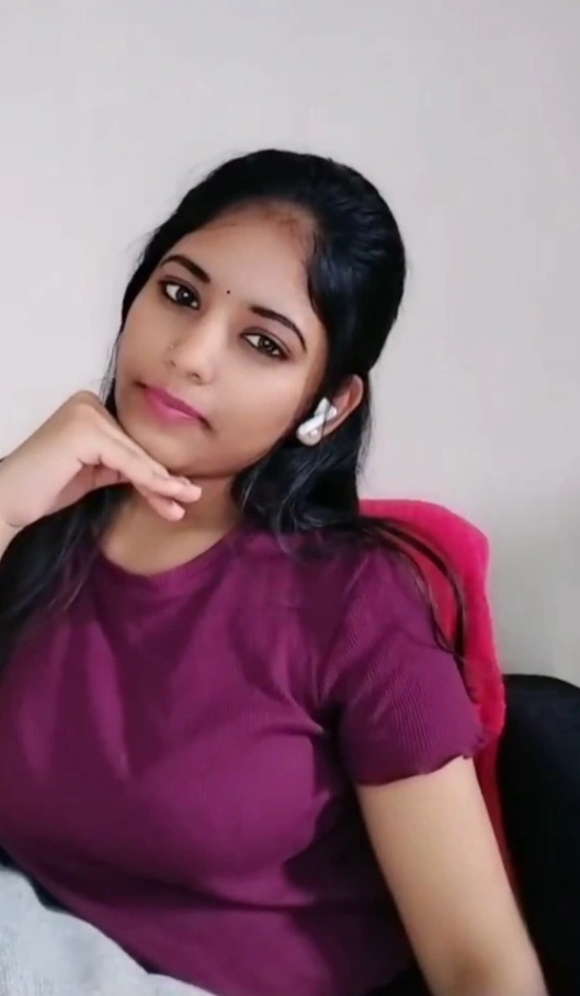 South Indian lady fingers pussy on video call sex