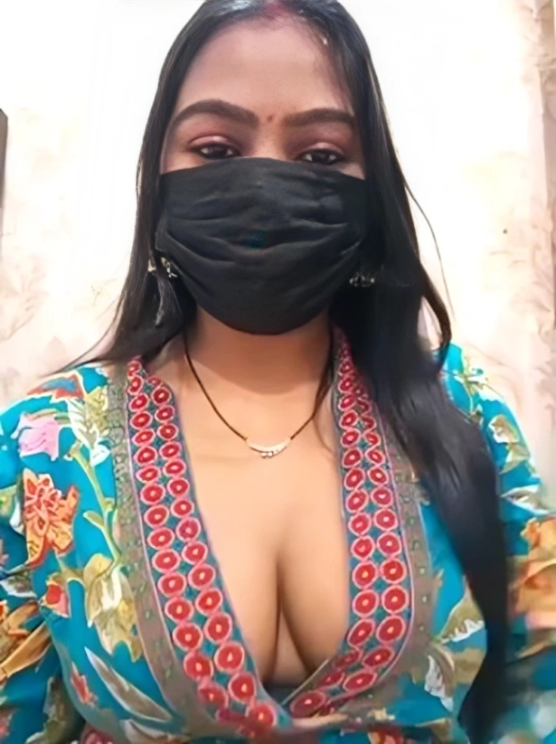 Tamil Aunty Boobs Milk Show on cam
