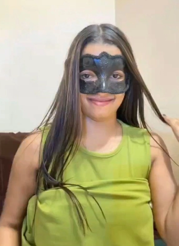Trending Stripchat Streamer Oiling Her Perfect Boobs in Viral Topless Show