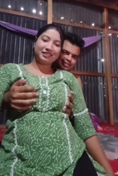 Viral Desi Couple Live Sex Show with Boobs Sucking and Hard Fucking