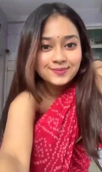 Watch Sexy Indian Girl Nude in Red Saree Leaked MMS Video